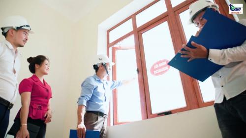 CÓ NÊN SỬ DỤNG CỬA NHÔM XINGFA THAY THẾ CỬA GỖ TRUYỀN THỐNG ?